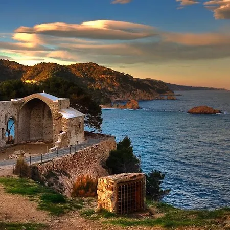Lets Holidays Passeig Del Mar * Tossa de Mar